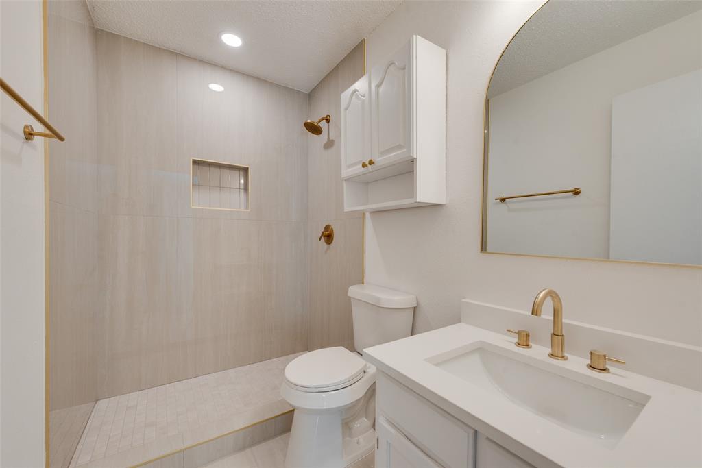 3021 Meadowmoor Street, Fort Worth, TX 76133