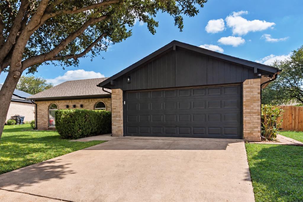 3021 Meadowmoor Street, Fort Worth, TX 76133