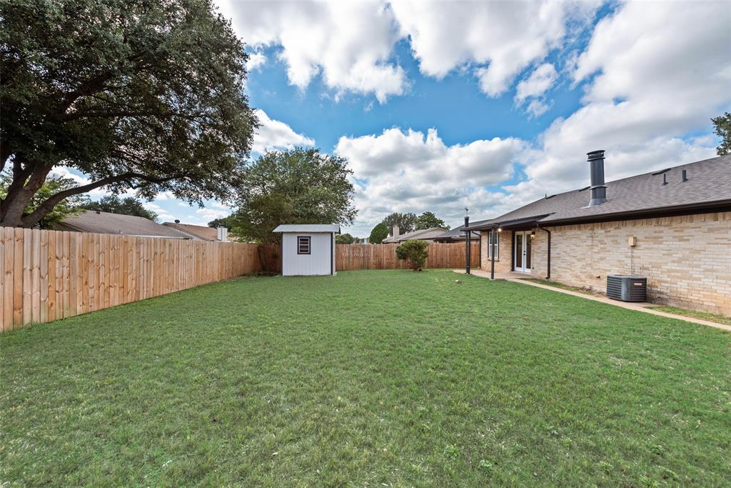 3021 Meadowmoor Street, Fort Worth, TX 76133