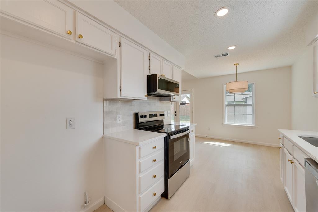 3021 Meadowmoor Street, Fort Worth, TX 76133