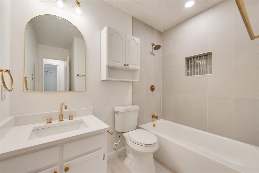 3021 Meadowmoor Street, Fort Worth, TX 76133