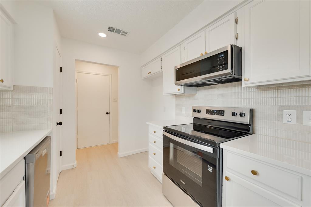 3021 Meadowmoor Street, Fort Worth, TX 76133