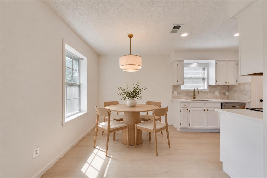 3021 Meadowmoor Street, Fort Worth, TX 76133