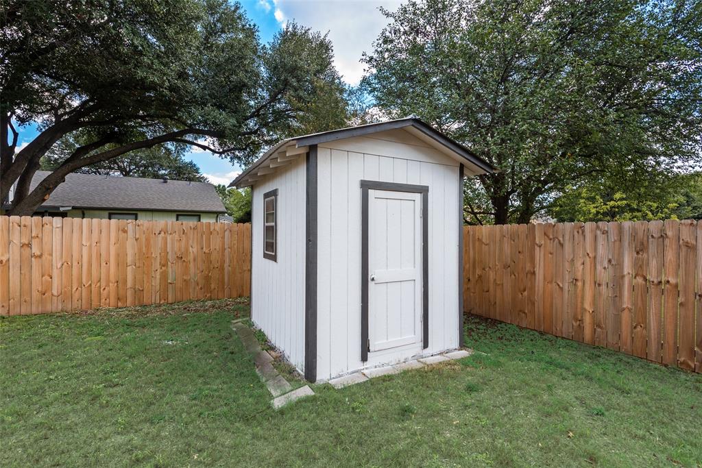 3021 Meadowmoor Street, Fort Worth, TX 76133