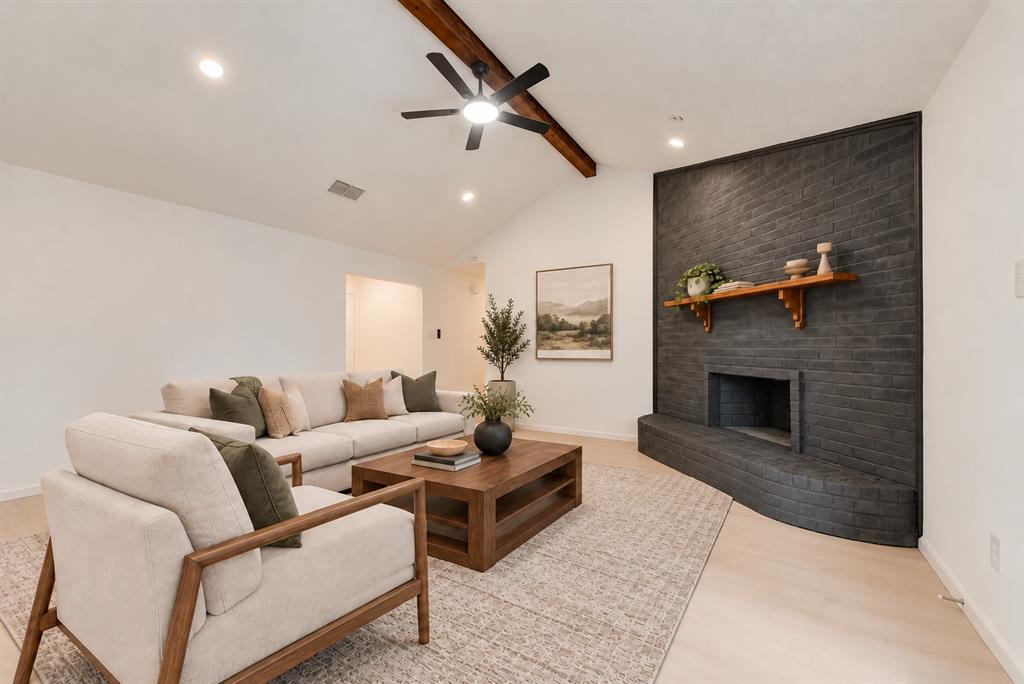 3021 Meadowmoor Street, Fort Worth, TX 76133