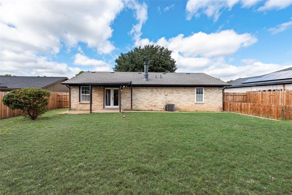 3021 Meadowmoor Street, Fort Worth, TX 76133