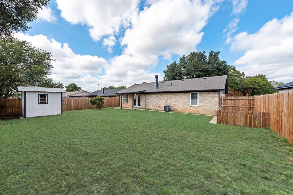 3021 Meadowmoor Street, Fort Worth, TX 76133