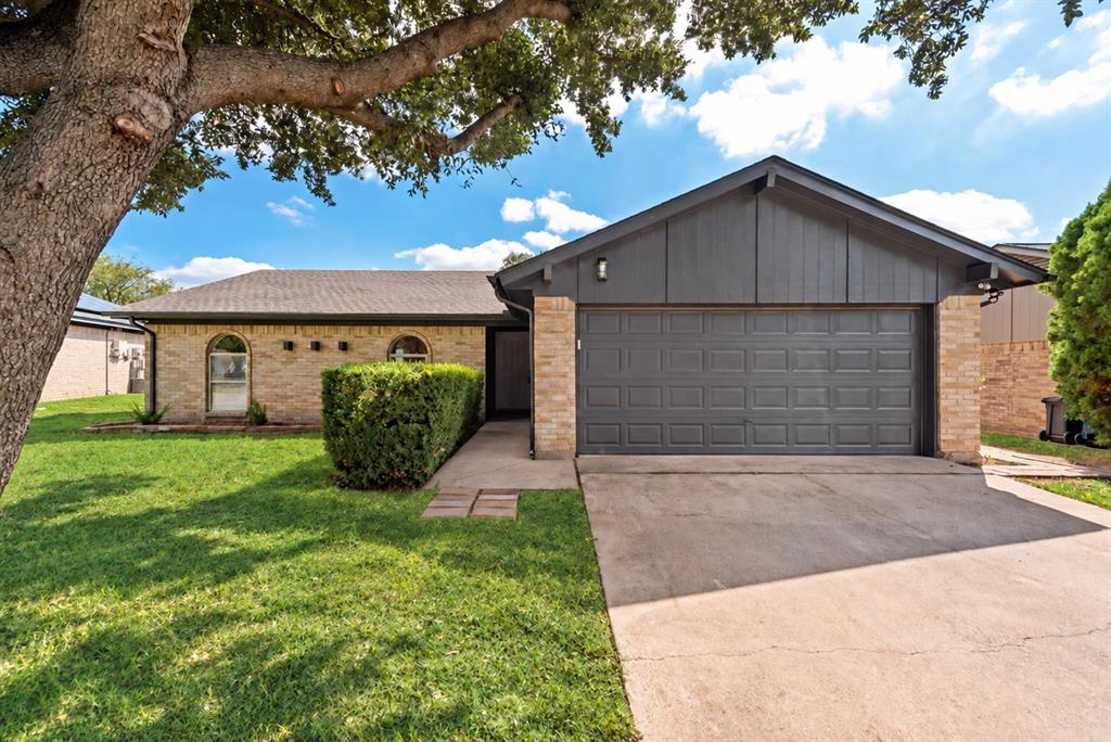 3021 Meadowmoor Street, Fort Worth, TX 76133