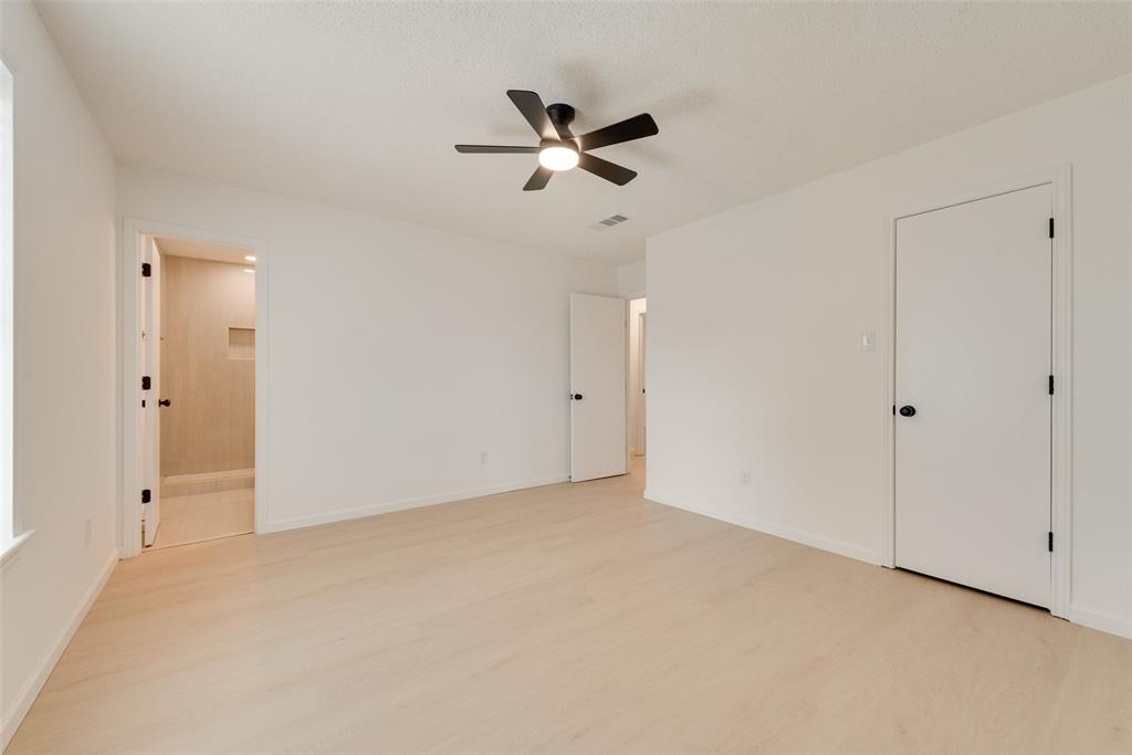3021 Meadowmoor Street, Fort Worth, TX 76133