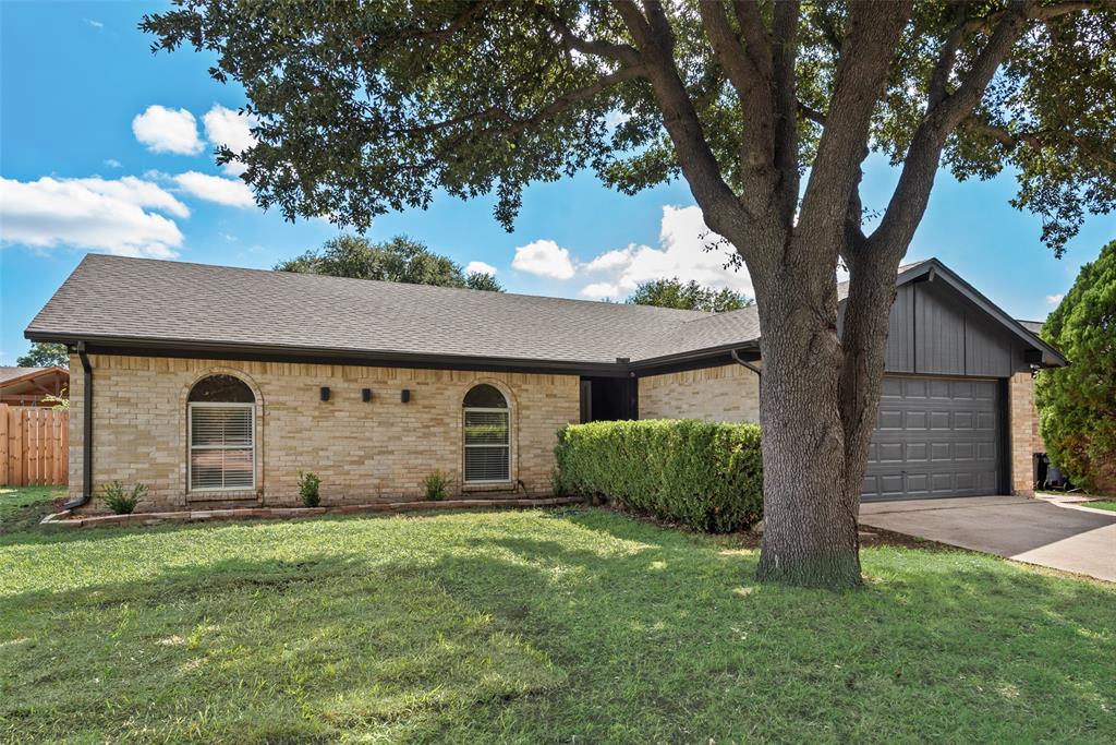 3021 Meadowmoor Street, Fort Worth, TX 76133