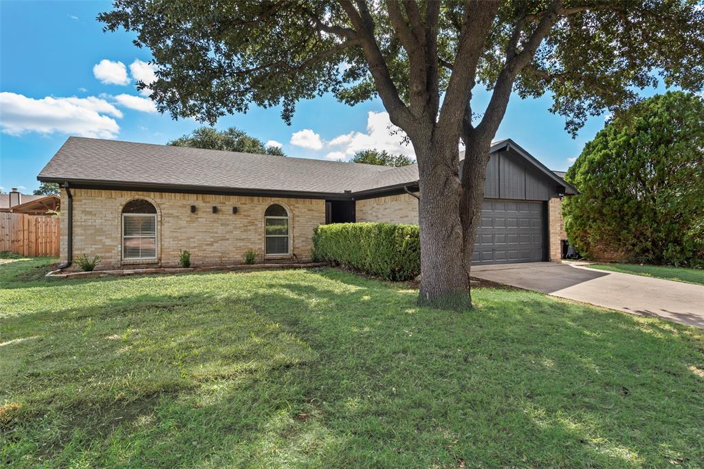 3021 Meadowmoor Street, Fort Worth, TX 76133