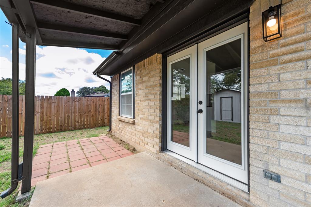 3021 Meadowmoor Street, Fort Worth, TX 76133