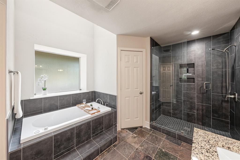 901 Pioneer Circle W, Argyle, TX 76226