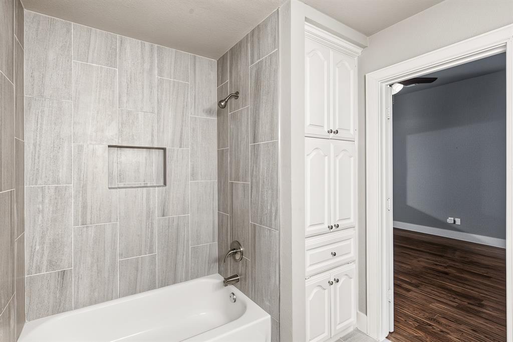 901 Pioneer Circle W, Argyle, TX 76226