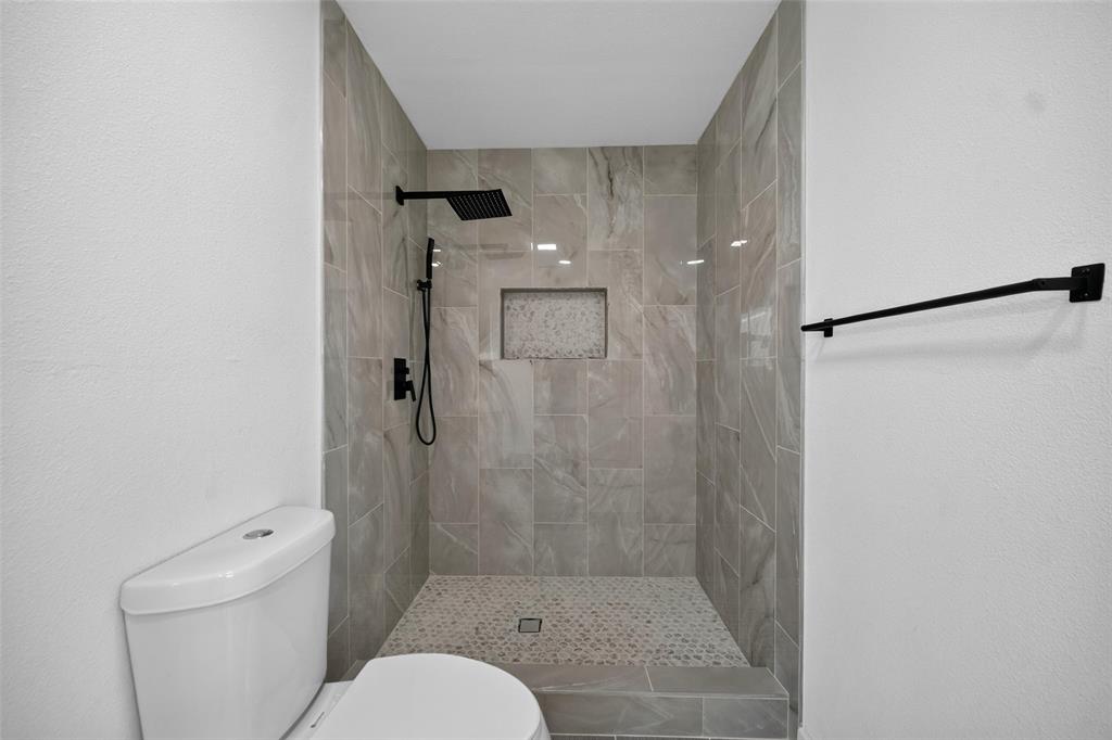 8350 CADENZA Lane, Dallas, TX 75228