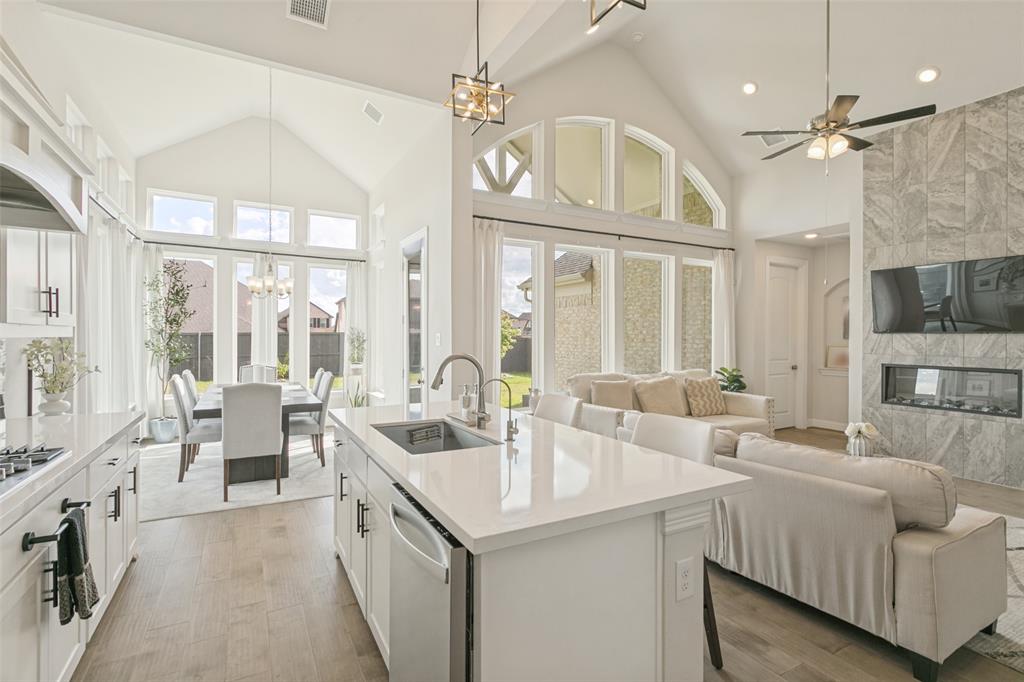 7334 Golden Daisy Avenue, Venus, TX 76084