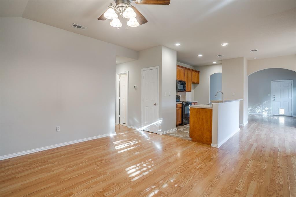 109 Briarwood Drive, Kennedale, TX 76060
