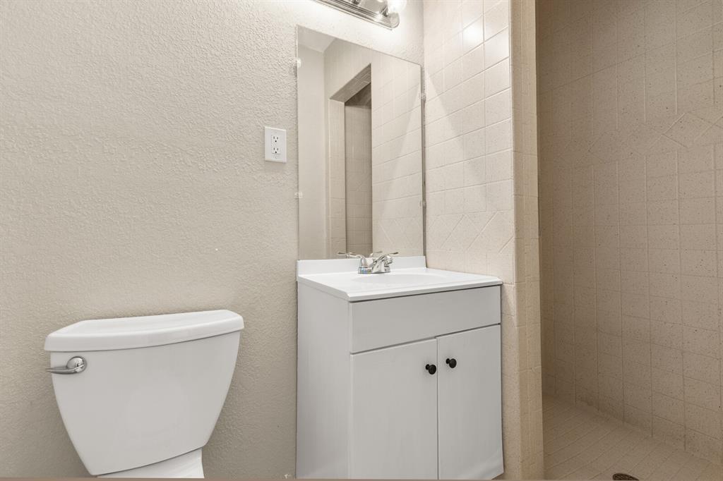 703 W Elizabeth Drive, Robinson, TX 76706