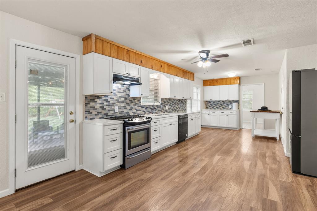 703 W Elizabeth Drive, Robinson, TX 76706