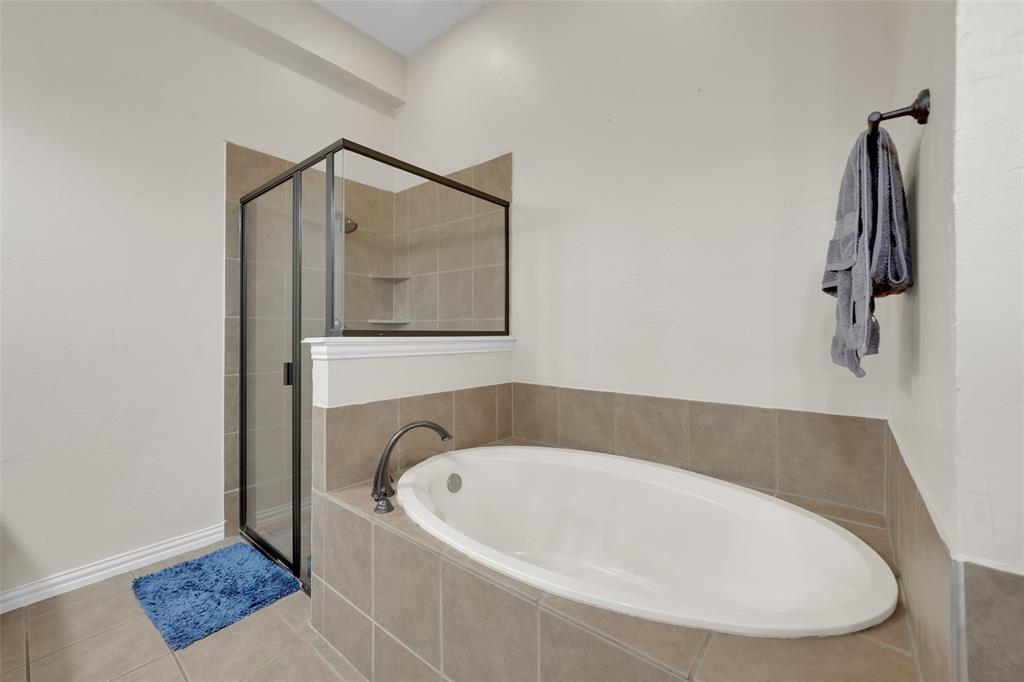 5801 Mira Lago Lane, Arlington, TX 76017