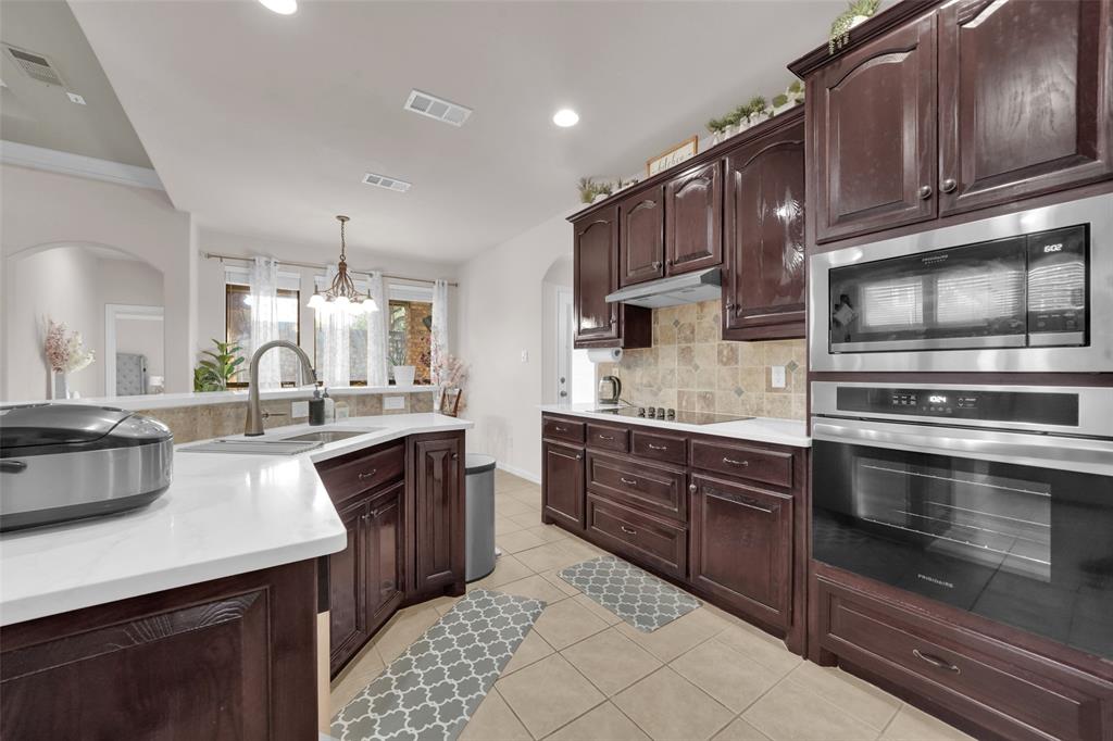 5801 Mira Lago Lane, Arlington, TX 76017