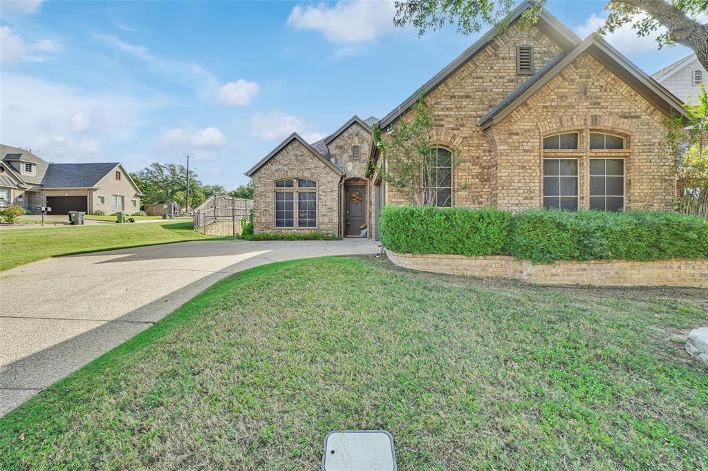 5801 Mira Lago Lane, Arlington, TX 76017