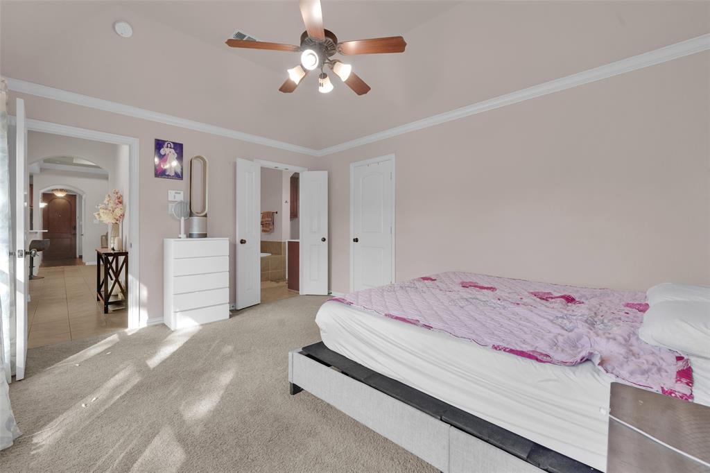 5801 Mira Lago Lane, Arlington, TX 76017