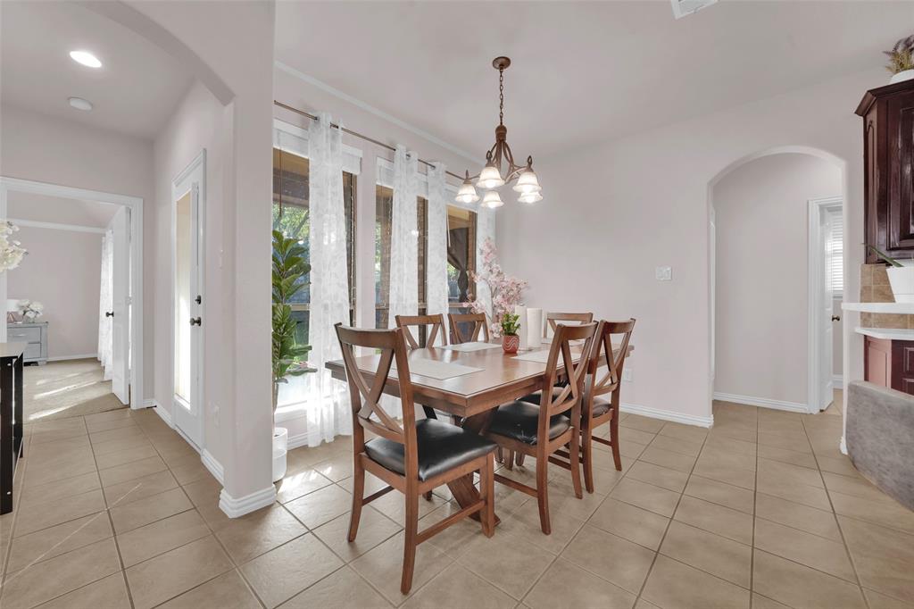 5801 Mira Lago Lane, Arlington, TX 76017