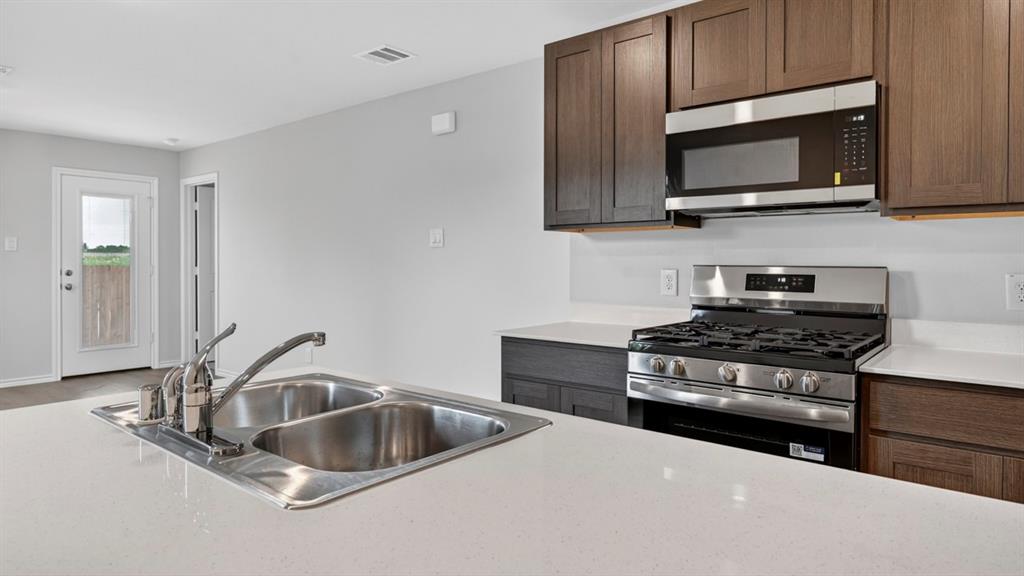 1611 Somerville Drive, Blue Ridge, TX 75424