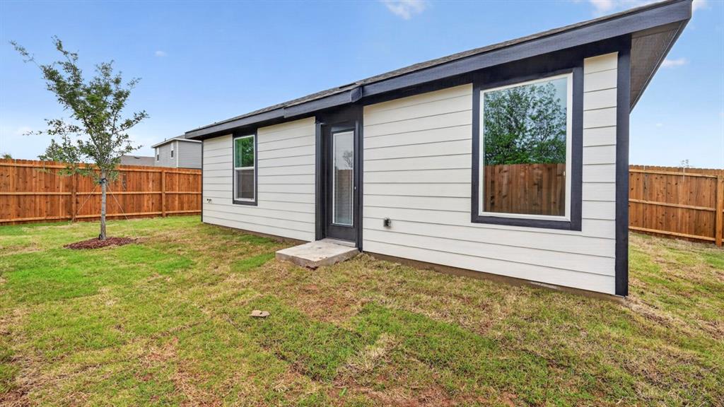 1607 Somerville Drive, Blue Ridge, TX 75424