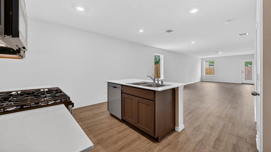 1607 Somerville Drive, Blue Ridge, TX 75424