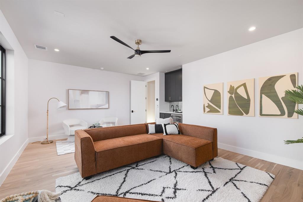 3950 Rochelle Drive, Dallas, TX 75220