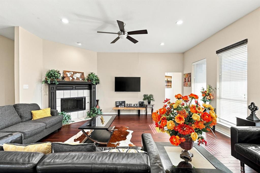 335 Linhurst Drive, Murphy, TX 75094 335 Linhurst Drive, Murphy, TX 75094
