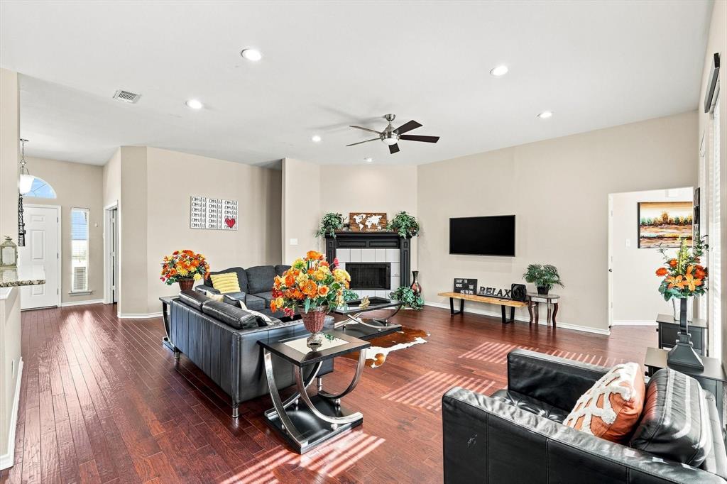335 Linhurst Drive, Murphy, TX 75094 335 Linhurst Drive, Murphy, TX 75094