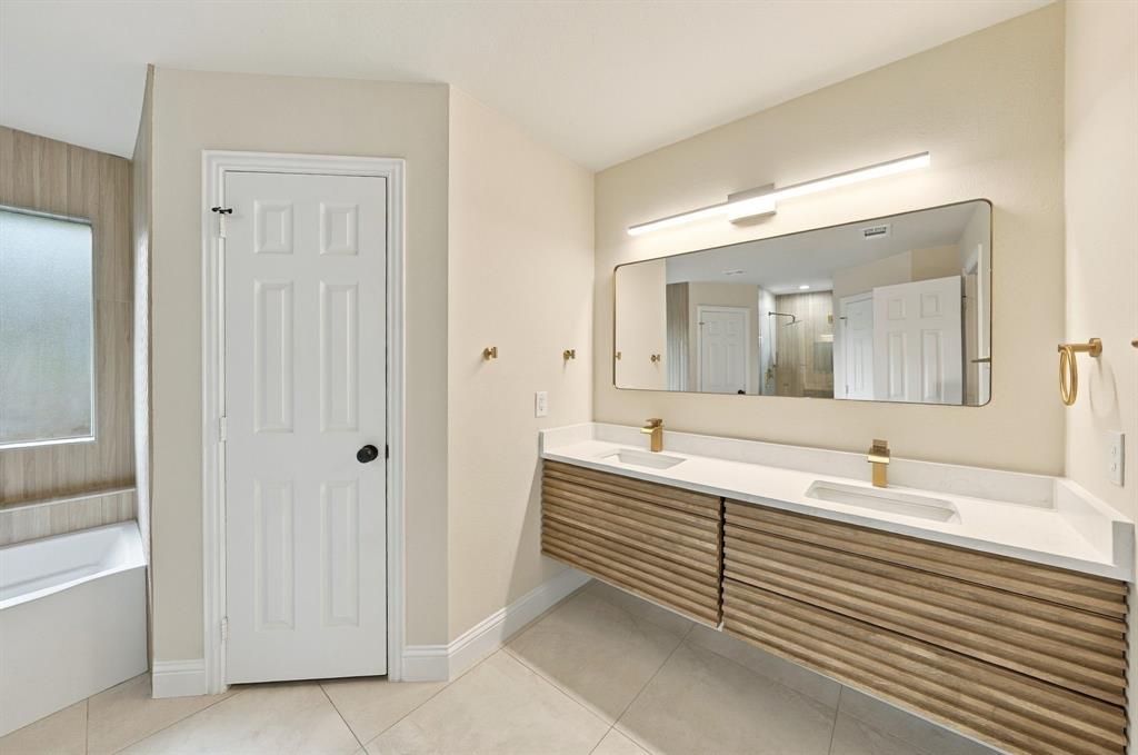 1005 W White Avenue, McKinney, TX 75069