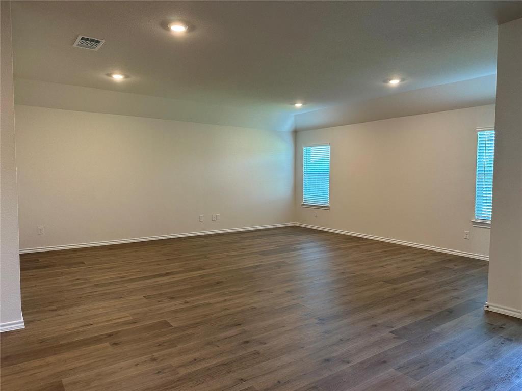 Spare room with dark wood-style floors and recessed lighting