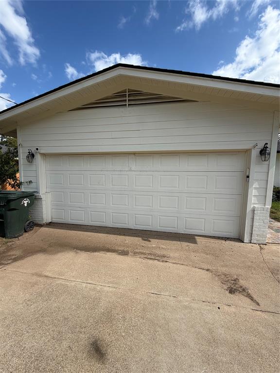 2216 Crestwood Drive, Tyler, TX 75701