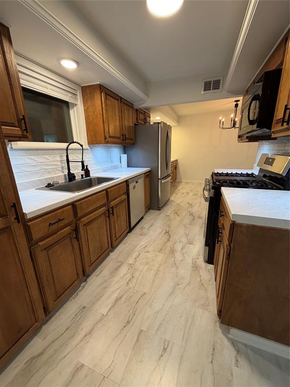 2216 Crestwood Drive, Tyler, TX 75701