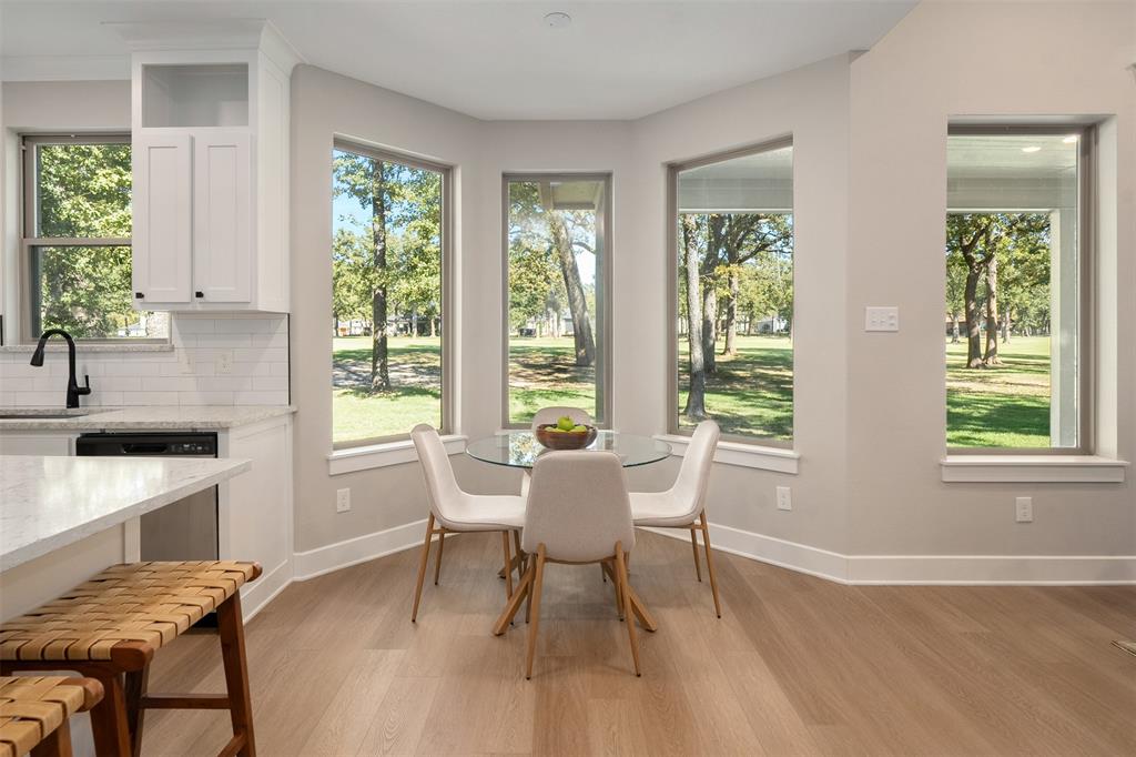 Eat-in-kitchen