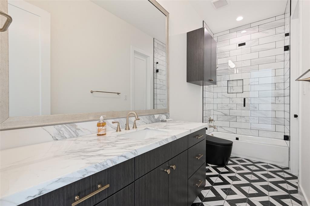 819 Bluff Ridge Drive, Cedar Hill, TX 75104