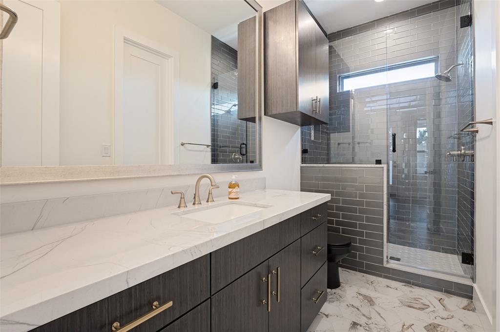 819 Bluff Ridge Drive, Cedar Hill, TX 75104