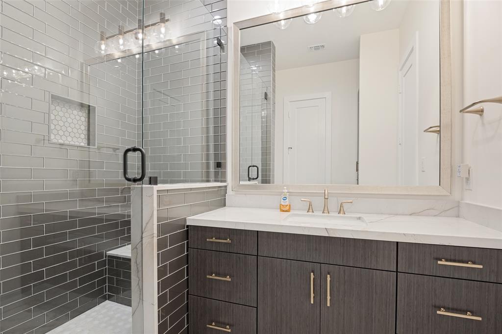 819 Bluff Ridge Drive, Cedar Hill, TX 75104