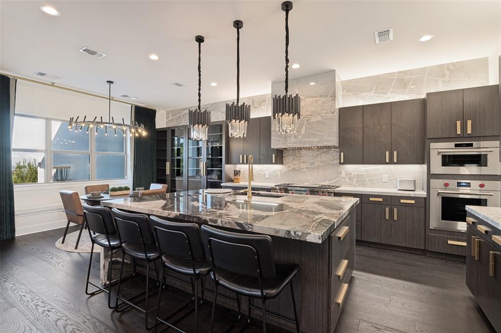 819 Bluff Ridge Drive, Cedar Hill, TX 75104