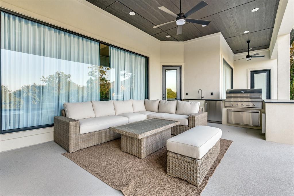 819 Bluff Ridge Drive, Cedar Hill, TX 75104