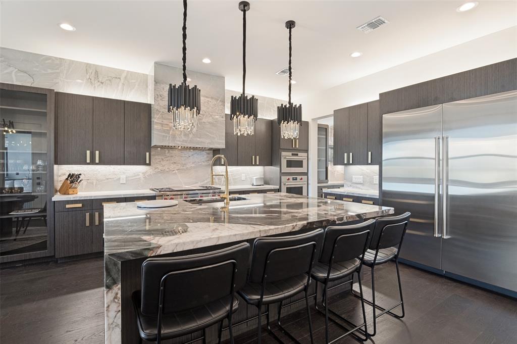 819 Bluff Ridge Drive, Cedar Hill, TX 75104