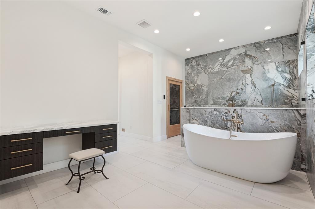819 Bluff Ridge Drive, Cedar Hill, TX 75104