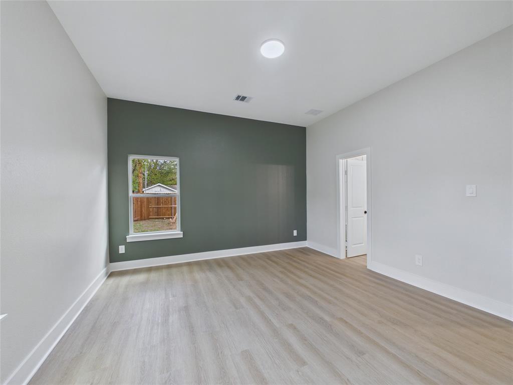 1805 Ash Crescent Street, Fort Worth, TX 76104