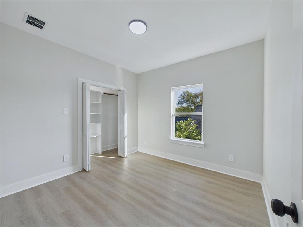 1805 Ash Crescent Street, Fort Worth, TX 76104