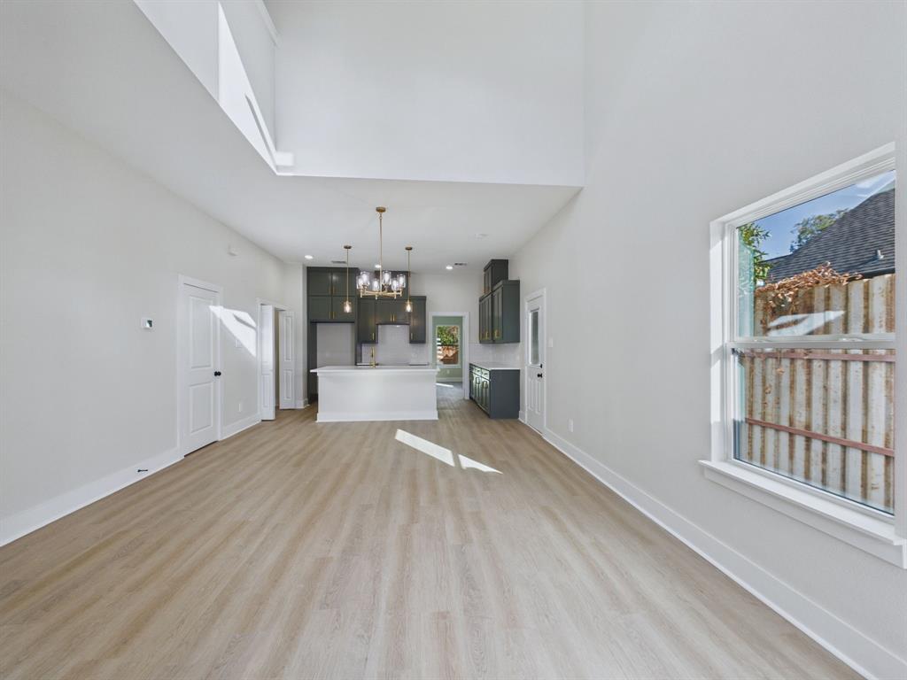 1805 Ash Crescent Street, Fort Worth, TX 76104