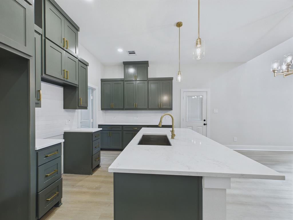 1805 Ash Crescent Street, Fort Worth, TX 76104